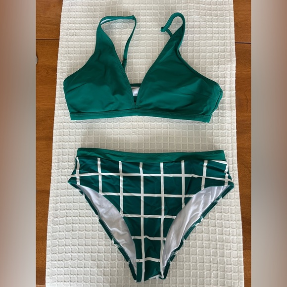 Cupshe Other - CUPSHE - Emerald Green Bikini, plaid bottoms & matching adjustable top, medium